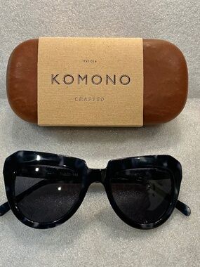 KOMONO Women’s Stella Sunglasses Black with Blue Tortoise Cat Eye